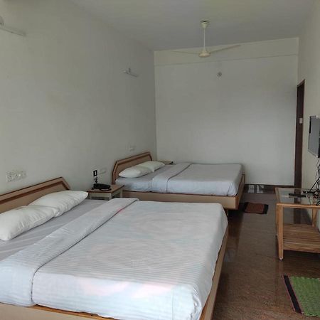 Sabari Residency Hotel Valparai Exterior photo