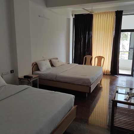Sabari Residency Hotel Valparai Exterior photo