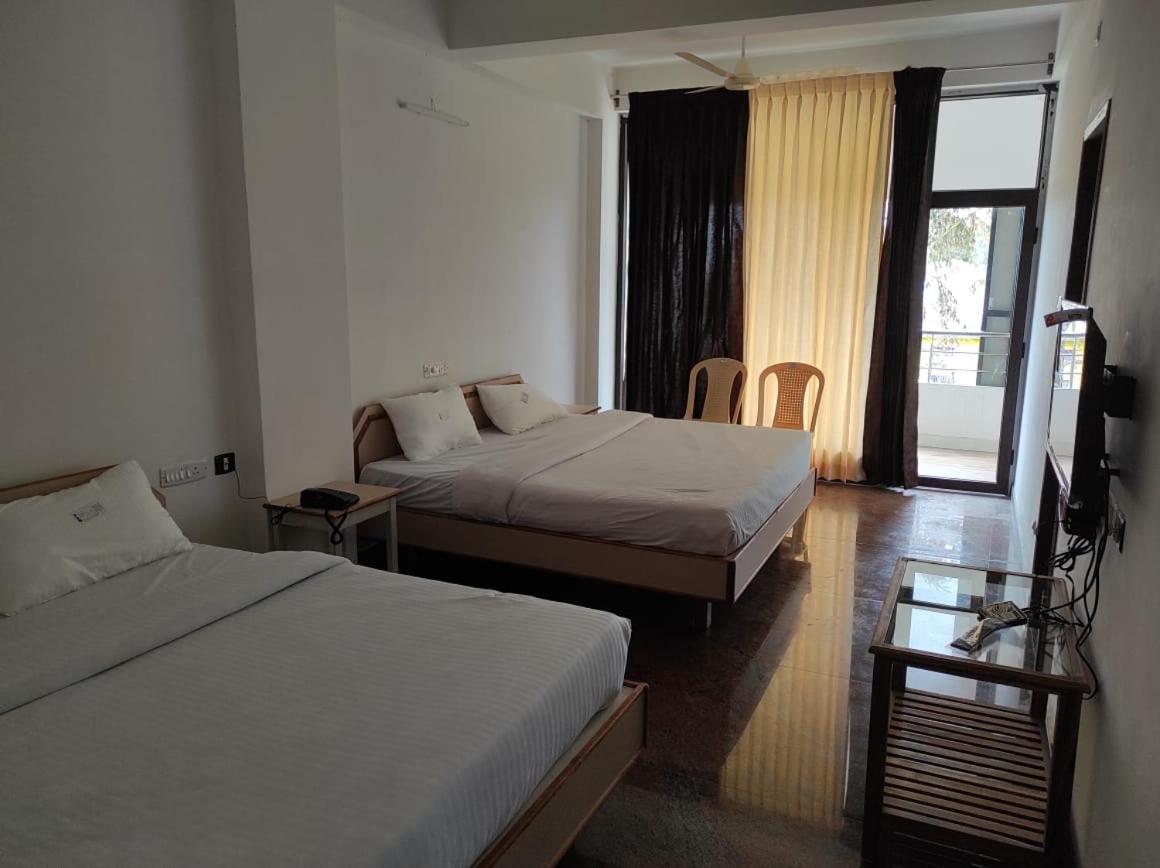Sabari Residency Hotel Valparai Exterior photo