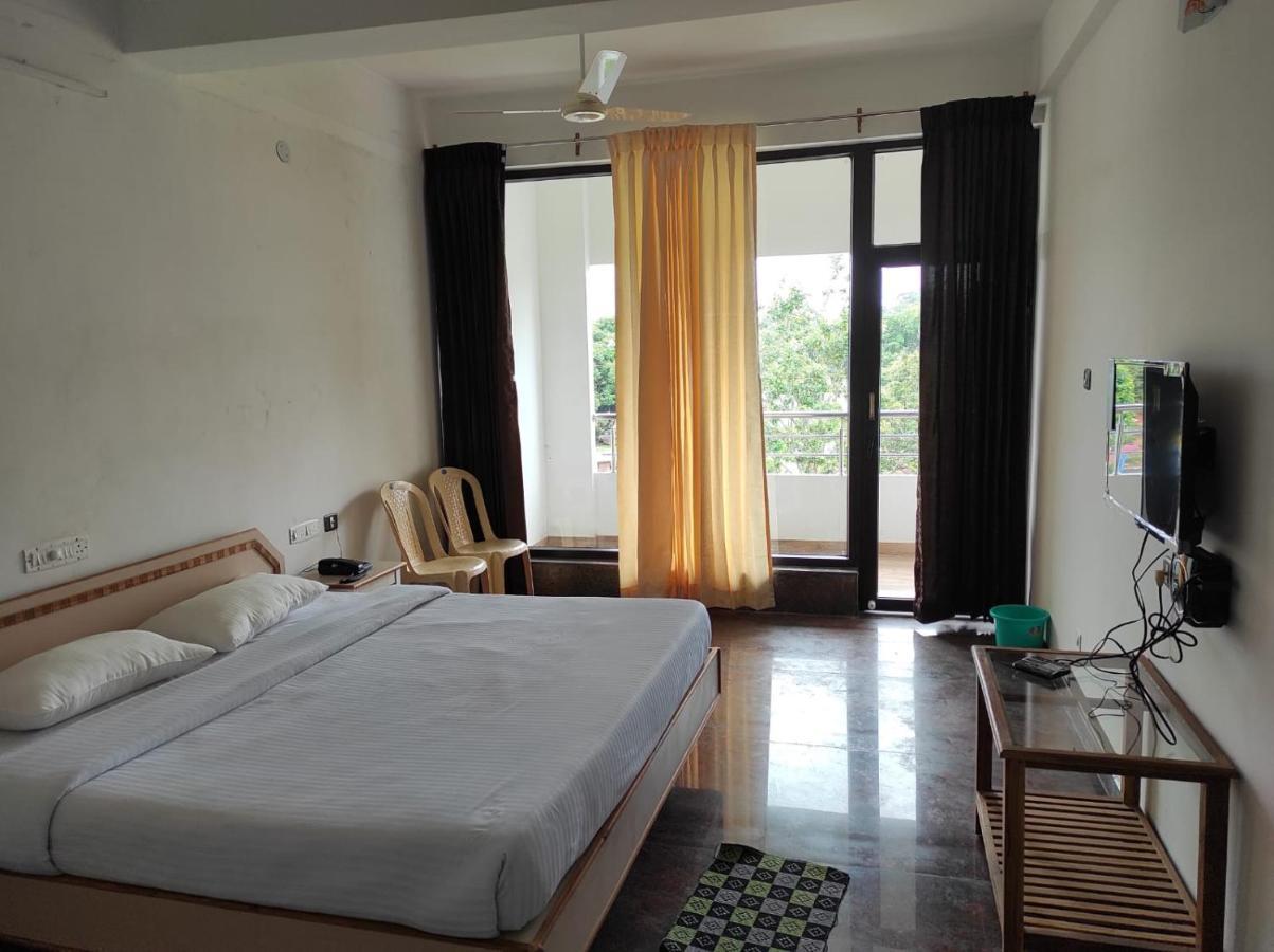 Sabari Residency Hotel Valparai Exterior photo